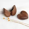 2021 coeur en forme de noyer bois anneau velours doux intérieur support organisateur bijoux en bois boîte étui pour proposition fiançailles