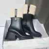 2021 Kvinnor Betty Boots PVC Gummi Borded Platform Knä-High Tall Rain Boot Svart Vattentät Valely Skor Utomhus Rainshoes High Heels 666