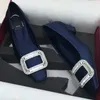 2021 Saltos Médio Feminino Sapatos Formal Quadrado Toe Blue Designer De Moda De Couro De Couro Dourado Saber Cinzelada Bloqueio De Borracha Borracha Bomba de Bomba Sole