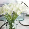 装飾的な花の花輪10pcs /パックホワイト偽のカーラリのリリーの本物のタッチ人工的なブライダルブーケ結婚式の装飾花の家の装飾