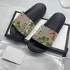 Designer Tofflor Blommar Gummi Slides Män Kvinnor Sandaler Platta Jordgubb Tiger Bin Grön Röd Vit Web Mode Skor Strand Flip Flops Blomma med Box 35-48