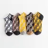 5 adet / takım Marka Tasarımcısı Baskı Örme Çorap Erkekler Kadınlar Karikatür Pamuk Ayak Bileği Kısa Uzun Kutu Tasarım Hosiery Nefes Açık Eğlence Saf Renkli Mektup Çorap