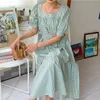 Moda Vintage Vestidos Mulher Verão Manga Bufante Bonito Doce Coreia Elegante Gola Quadrada Xadrez Vestido De Festa Casual 210519