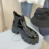 Monolith Патентная кожаная лодыжка Челси сапоги Boots платформа клиньи скольжения круглые носки блочные каблуки плоские пинетки наполовину коренастый ботинок роскошный дизайнер для женщин заводская обувь