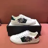 Lyxiga designerskor Herr Dam Sneakers Chaussures Läder Trainers Broderi Ränder Sneaker Walking Sport Sko storlek 35-47