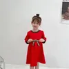 赤い女の子のドレスファッションの冬の長袖Oネックプラスベルベット暖かい幼児の女の赤ちゃんVestirの宴会パーティー王女のドレス