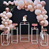 Decoración de la fiesta 5pcs / set Soporte de flor de metal blanco con placa de acrílico para la mesa de pastel de pastel de eventos de boda Pieza central AB0542