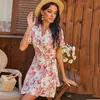 Mode v-nacke vit blommig tryck klänning kvinnor sommar nya mini wrap klänningar kortärmad tunika strand fest sundress kvinnlig 210415