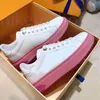 Luxurys Designer Time Out Sneaker Scarpe casual basse Azzurro rosa Scarpe da ginnastica classiche in pelle di vitello stampata con suola in gomma calpestata da donna