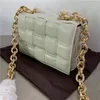 sacs de créateurs de luxe en cuir dames oreiller petit sac carré mode métal chaîne épaisse tressé sac à main en diagonale
