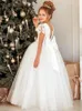 Robes De Fille 2022 Belles Filles De Fleur Pour Les Mariages Princesse Jewel Manches Longues En Dentelle Appliques Grand Arc Balayage Train Petits Enfants Saint