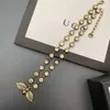 Designhalsband Womengujias nya lilla bi -hänge med diamant för kvinnors krage, fashionabla temperament och fashionabla halsband