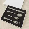 2021 Strona główna Widły kuchenne Klasyczne Design Dorllware Zestawy Moda Unisex 4 sztuk Flatware