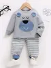 Baby-Cartoon-Stickerei, 3D-Ohr-Patch-Pullover, gestreifte Jogginghose, SIE