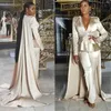 Sexy afrikanisches Abendkleid mit Cape, tiefem V-Ausschnitt, Satin, schwarze Mädchen-Abschlussballkleider, Hosenanzug, Perlen, langärmelig, formelles Kleid, Partykleidung, Dubai, arabische Roben de Soir￩e 2022