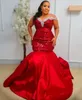 2022 Plus Taille Arabe Aso Ebi Rouge Dentelle Cristaux Robes De Bal Sparkly Chérie Satin Soirée Formelle Deuxième Réception Robes D'anniversaire Robe ZJ446