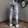 Estilo italiano moda homens jeans luz elástica azul destruído rasgado denim punk calças streetwear designer fino hip hop calças