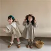 Vêtements pour filles Robes décontractées Automne Coréen Coton Lin Fille Robe de princesse Dentelle Revers Jupe à carreaux Vêtements pour enfants 20220305 H1