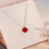 2022 Collier classique Fashion Elegant Clover Colliers Gift For Woman Jewelry Pendant hautement qualité 8 Color Box Besoin supplémentaire Cost2034550