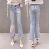 Stretchy Plus Size Donne Jeans Jeans Pantaloni Pantaloni nappe nappe fiore ricamo Denim Skinny Woman Vita alta MOM 211129
