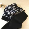 As duas peças casuais de duas peças de malha de mangas curtas primavera e verão impresso frisado pullover + bolso duplo calças de renda mulheres Y0702