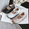 子供革の靴のファッションソリッドカラースプリングフラットガールスニーカー子供のための女の子の赤ちゃんシングルブラックSMG063 220115