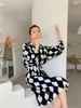 Korobov Nowa Moda Plaid Dress Vintage Hit Color Black White Patchwork Suknie Kobiety Stojak Kołnierz Długi Rękaw Vestidos 210430