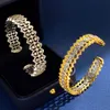 Braccialetti placcati oro 18k di alta qualità di alta qualità Braccialetti di fascino del braccialetto del braccialetto del diamante ghiacciato di rame dell'amore per le donne Pochette Bijoux Accessori all'ingrosso