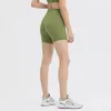 L-2064 höghöjande yoga byxor outfit med t-line naken känsla elastiska täta kvinnor fitness heta byxor sportkläder slim passform sport shorts