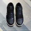 Erkek Üçgen Rahat Ayakkabı Tasarımcıları Lüks Kadın Sneakers Kauçuk Platformu Bağcıklı Rahat Retro Kalın Alt kaymaz Siyah