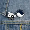 YIN YANG TAICHI ENAMEL PIN-код пользовательских китов из китов из китов одежда для одежды отворотный рюкзак рыба значок баланс украшения подарок для друзей