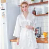 女性の寝室の女性刺繍ソフトVネック快適なクールパジャマのナイトガウン女性フルカーディガンナイトドレスセクシーバスローブLX