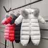 Baby donsjack mannelijke schat vrouwelijke schat winter 0-1-2-jaar-oude pasgeboren kinderen gaan uit om kleding te beklimmen en vast te houden