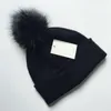 Luxury Beanies Hight kvalitet män och ull stickad hatt klassisk sportskalle kepsar kvinnor high-end casual gorros bonnet 32155