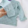 Nyfödda Baby Boys T-shirt Vår Höst Bottu Bottoming Skjortor Toddler Tjejer Striped Kläder Spädbarn Fashion Tops Tees 210413