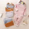 Otoño y primavera 2 unids bebé unisex casual conjuntos de bebé sólido algodón mameluco moda de manga larga ropa infantil trajes 210528