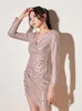 レディースセクシーなドレス光沢のあるスリムVネック長袖非対称ミニパーティーナイトクラブドレス女性210608
