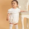 Baby meisje boutique witte romper handgemaakte borduurwerk bloem katoen jumpsuit geboren doopsel rompertjes doop Spaanse kleding 210615