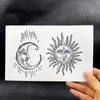 Sun and Moon Hand Fake Tattoo klistermärken för män Kvinnor Vattentät Tillfälliga Tateringar Konstkonst ARM TATOOS