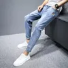 Jeans pour hommes en gros 2022 coréen couleur claire automne mince déchiré cheville longueur pantalon Cowboys broderie all-match Slim