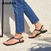 Aneikeh Moda PU Sandálias Mulheres Verão Plano Com Tanga Salto Bombas Sapatos T-Tied Casual Ancileira Fivela Lazer Sólido 210626