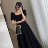 Quadratischer Kragen Schwarz Freizeitkleider für Frauen Kurzarm Elegantes Midikleid Kleid Koreanische Bürodame Sommer Chic 210521