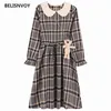 Primavera Autunno Vintage Plaid Dress Ragazze Peter Pan Colletto Manica lunga Donna Abiti Cute Kawaii Vestidos Give Away Bear Ornament 210520