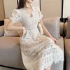 Sommarbanan Classic Eyelash Lace Kvinnor Puff Short Sleeve V-Neck V Back Hollow Out High Waist Slim Midi Dress 210416