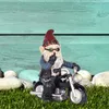Jardim gnomo ornamento engraçado escultura decoração velho com uma estátua de motocicleta para casa exterior interior ou escritório presente criativo 210811