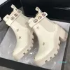 مصمم 2021 المرأة الحذاء الفاخرة جلد الخشنة غير الانزلاق أحذية الشتاء