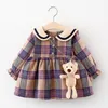 Söt Baby Girls Princess Dress 2021 Vår Höstflicka Långärmad Plaid Klänningar med Little Bear Kids Casual Kjolar Barnkläder