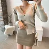 Zablokowana kolorowa dzianina V-Neck Cardigan Topy Damskie Ramię Otwórz pełny Rękaw Sweter Sweter Koreański Vintage Bluzy 210513