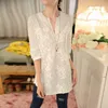 夏の韓国の女性のブラウスの花プリントVネックオーガンザ刺繍されたシャツホワイトレーストッププラスサイズ566F 25 210521