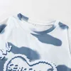 Kimutomo Tie Dye T-shirt Kvinna Hjärtbrev Skriv ut Koreanskt Chic Fashion O-Neck Kortärmad Lossa All Matchande Top Outwear Casual 210521